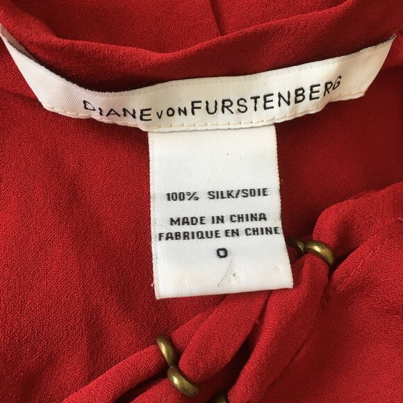 DVF DIANE VON FURSTENBERG Dark Red Bronze Hardware Keyhole 100% Silk Shirt - Picture 2 of 12